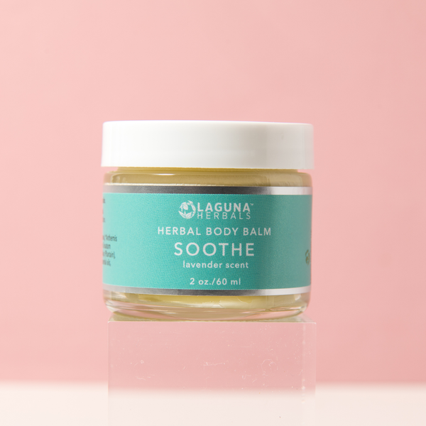 Pot en verre du baume corporel apaisant Soothe à la lavande, 60 ml
