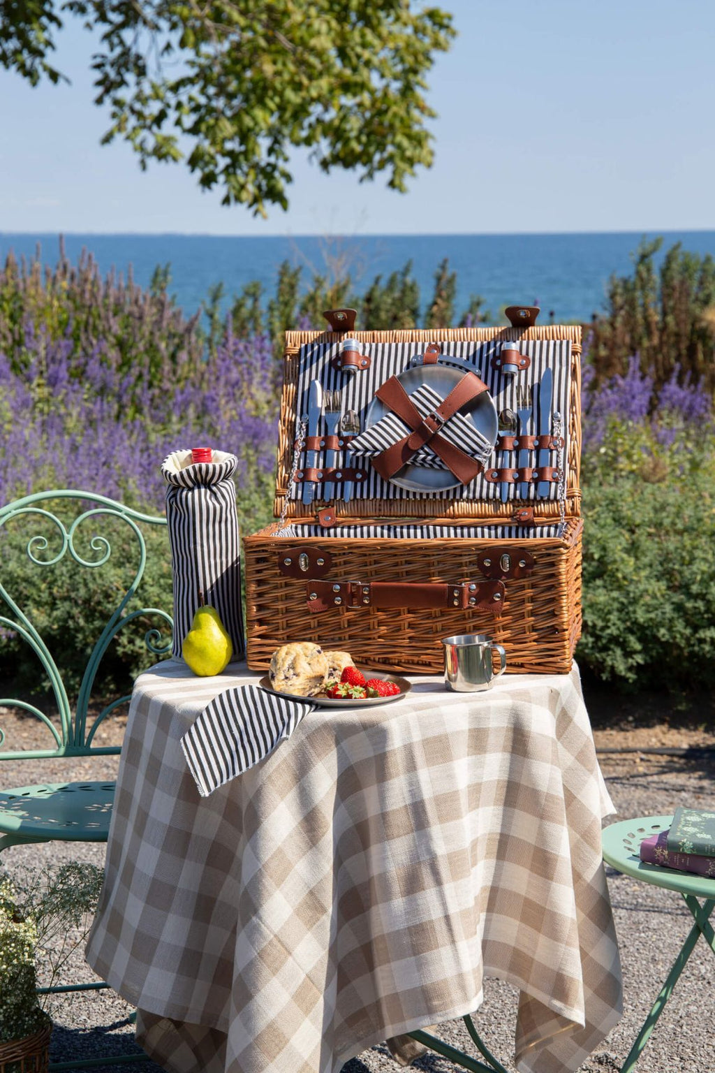 Panier pique-nique en osier pour 4 personnes avec sac isotherme amovible