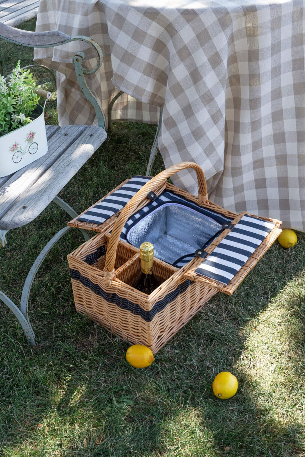 Panier pique-nique en osier avec glacière pour 2 bouteilles de vin
