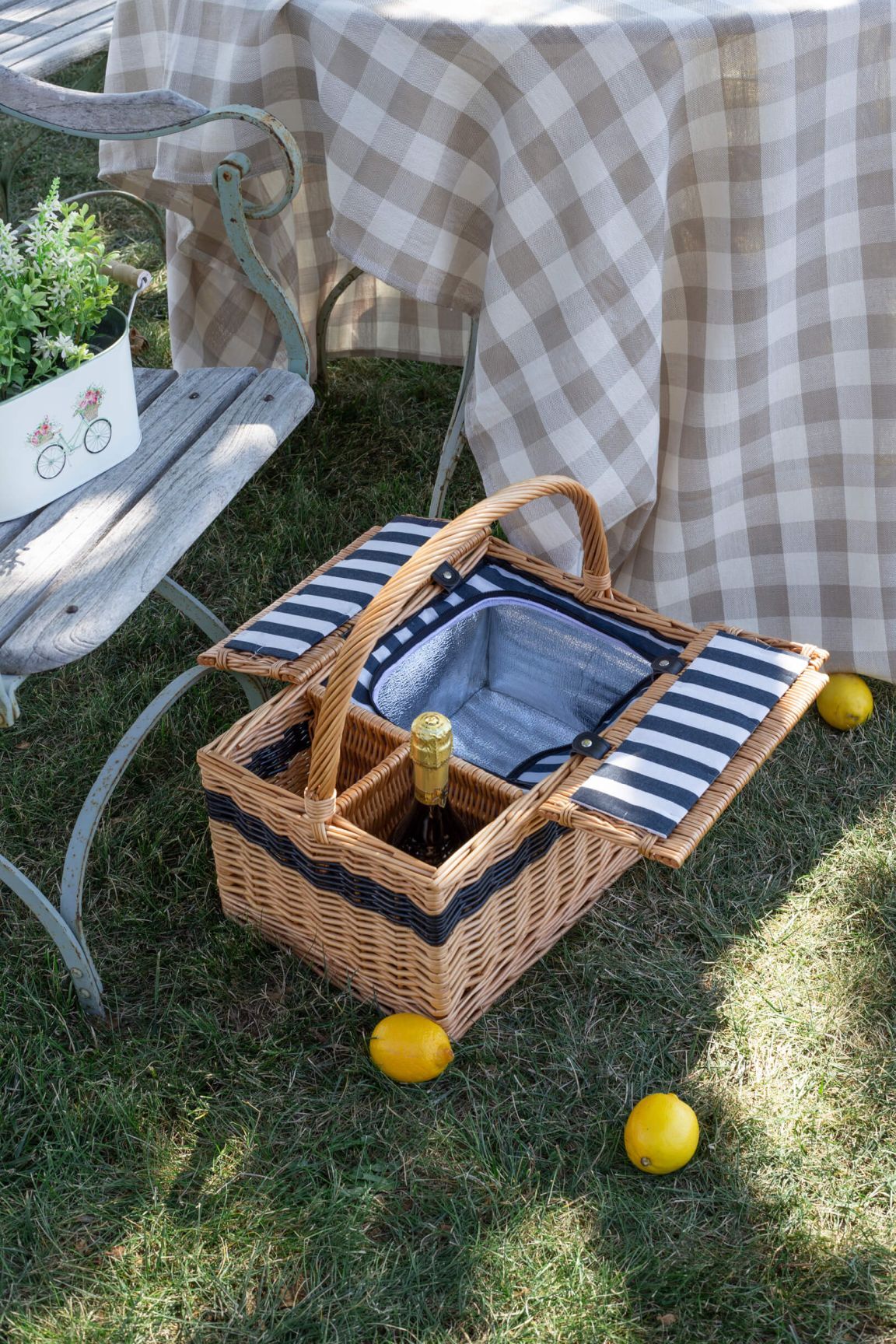 Panier pique-nique en osier avec glacière pour 2 bouteilles de vin