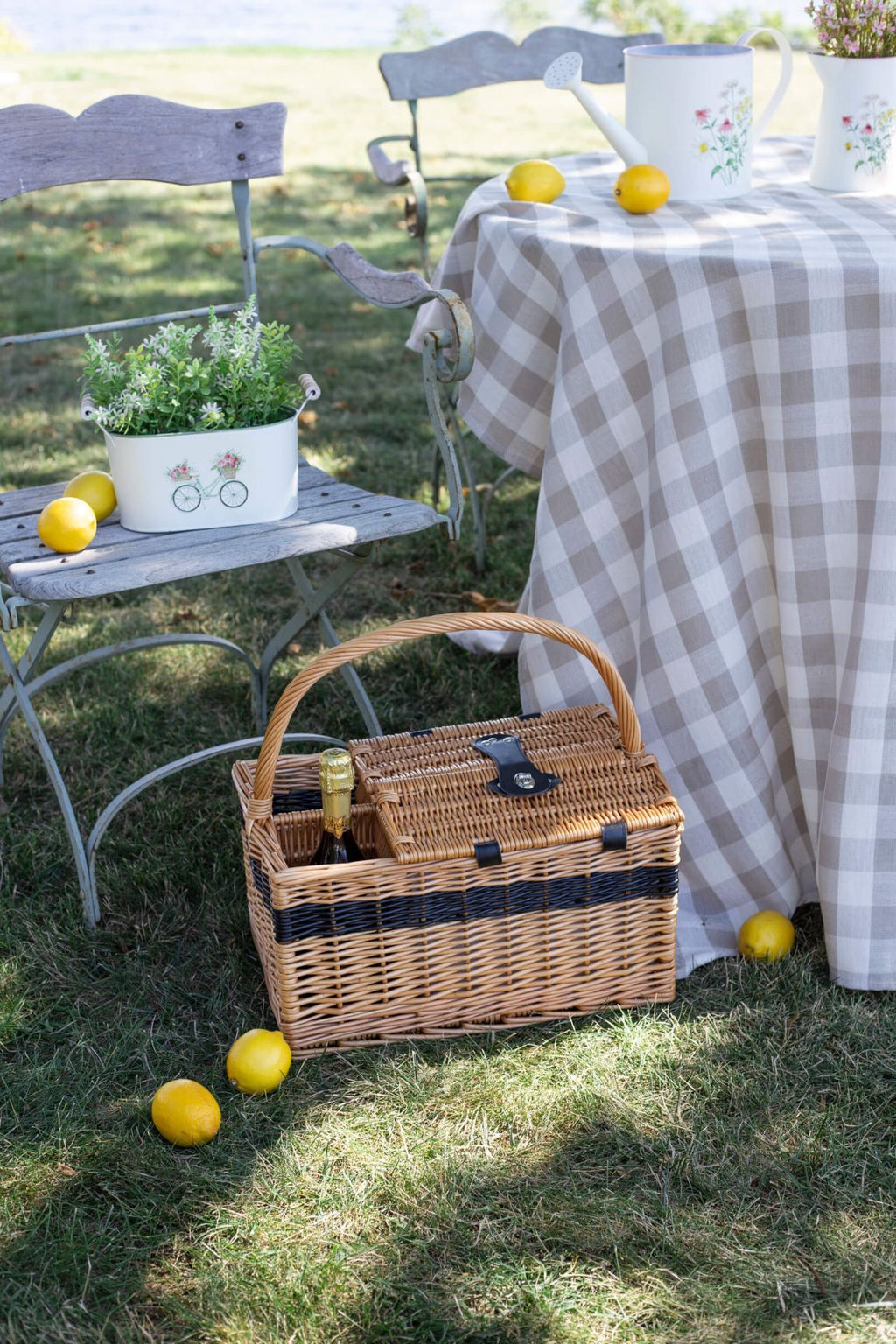 Panier pique-nique en osier avec glacière pour 2 bouteilles de vin