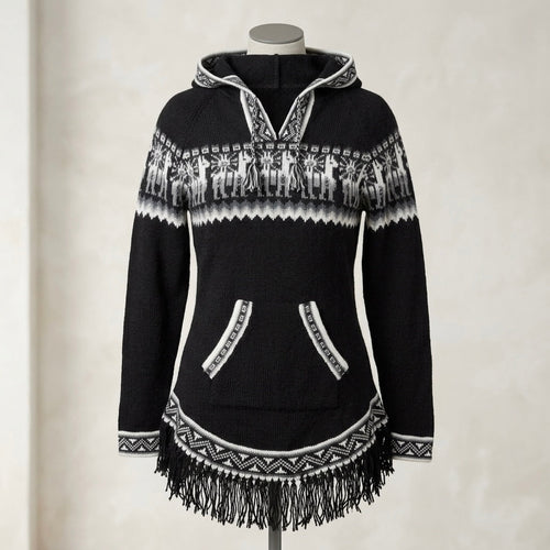 Cardigan noir en alpaga avec motif nordique blanc et franges, vue de face