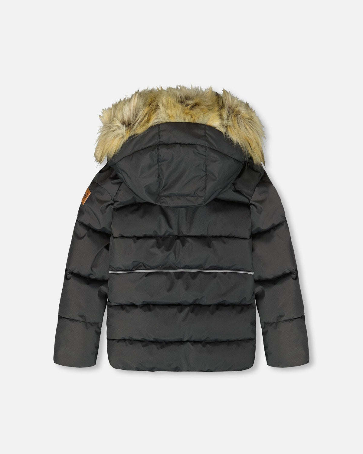 Dos du manteau d'hiver matelassé noir avec capuchon à fourrure synthétique