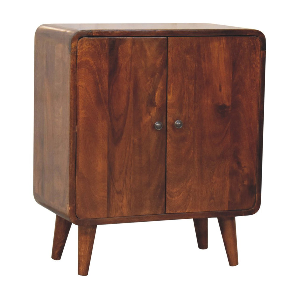 Mini armoire châtaigne à deux portes avec poignées rondes