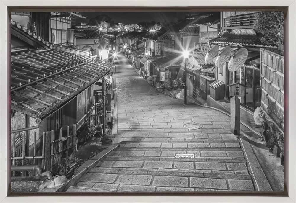 Toile encadrée Ninen-zaka à Kyoto le soir, noir et blanc