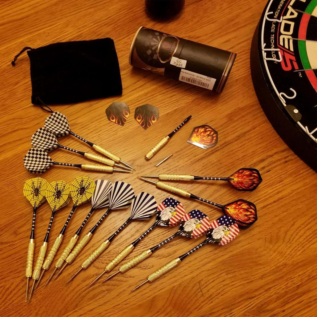 Set de 15 fléchettes pointe acier avec aiguiseur