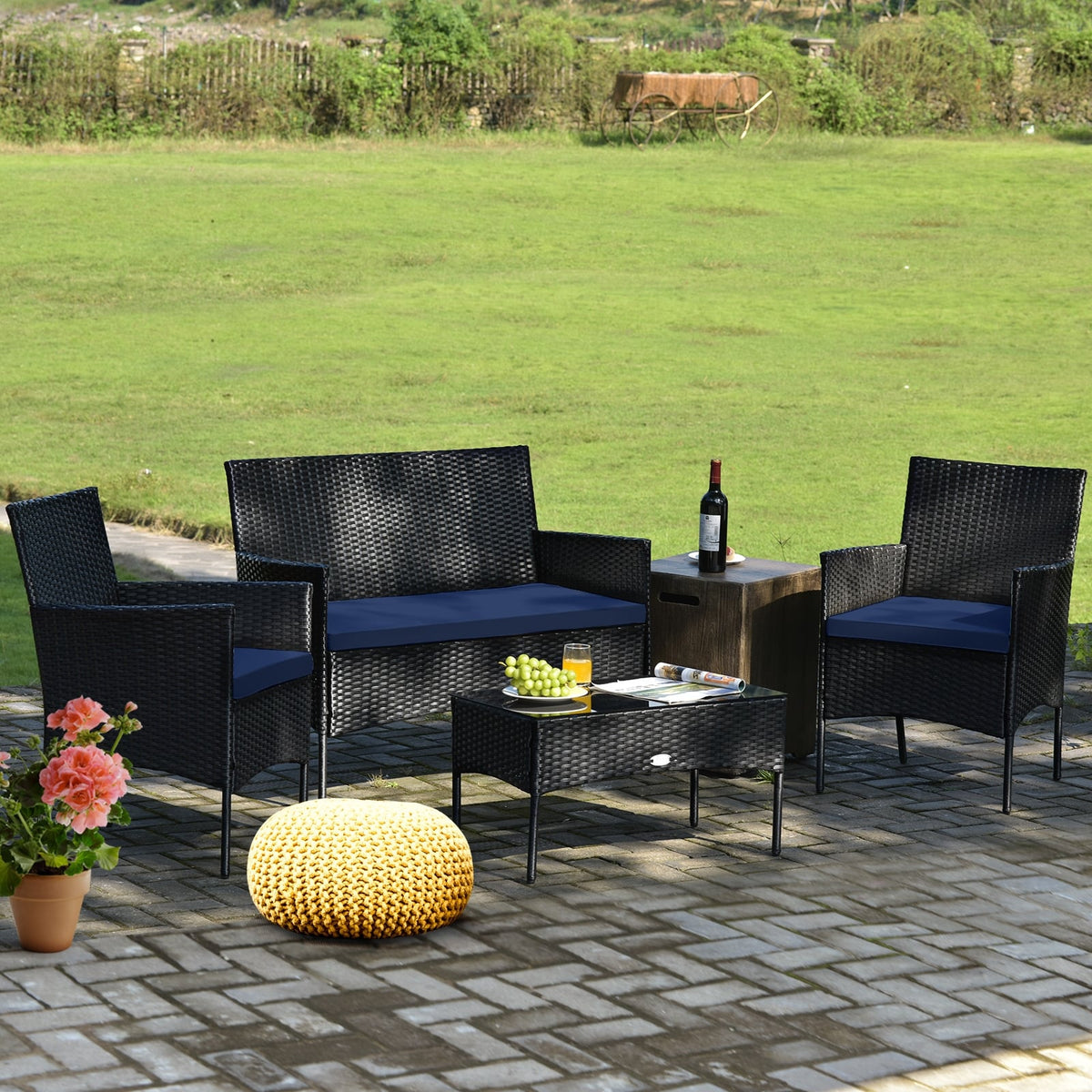 Ensemble de mobilier de patio 4 pièces en rotin – canapé avec coussins et table basse en verre trempé