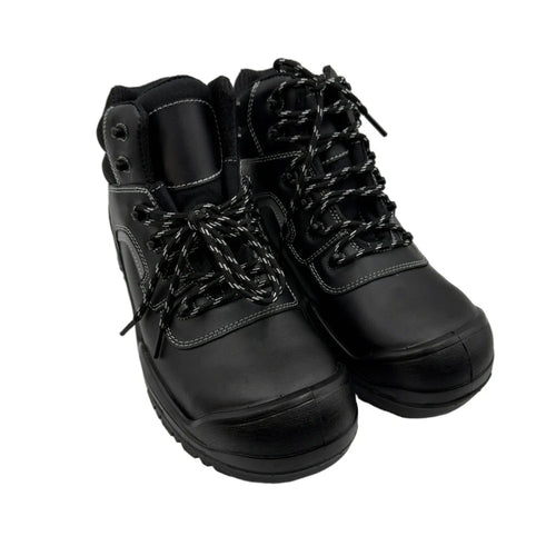 Paire de chaussures de sécurité noires anti-écrasement avec embout acier, vue de trois quarts